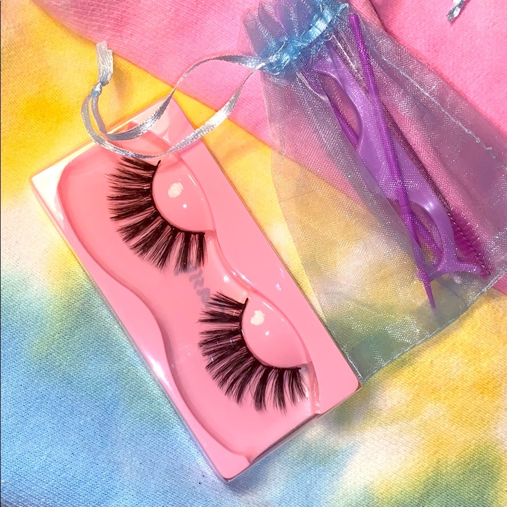 💜false strip eyelashes (Wifey💍)